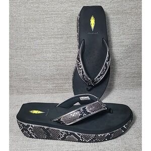 Volatile Shoe Frappuccino Metal Snake Skin Womens Size 10 Flip Flops Sandals EUC